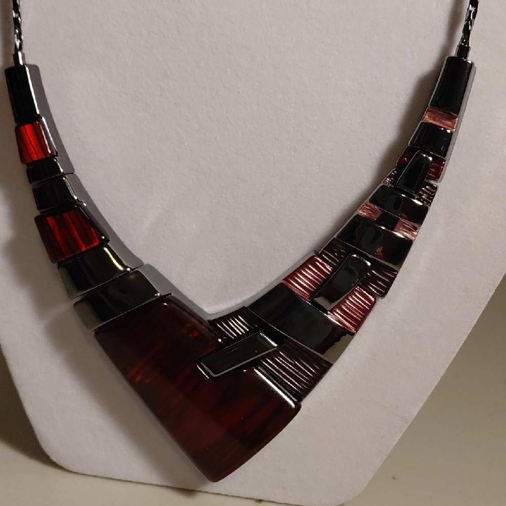 Elegant Red and Silver Necklace and Earring Set - Picture 4 of 4